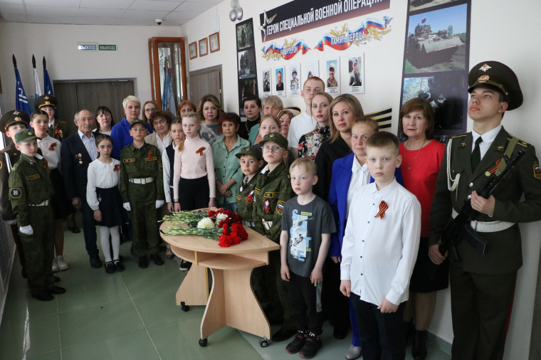 Торжественное открытие мемориального стенда в память о выпускниках, погибших при исполнении воинского долга в спецоперации на Украине.